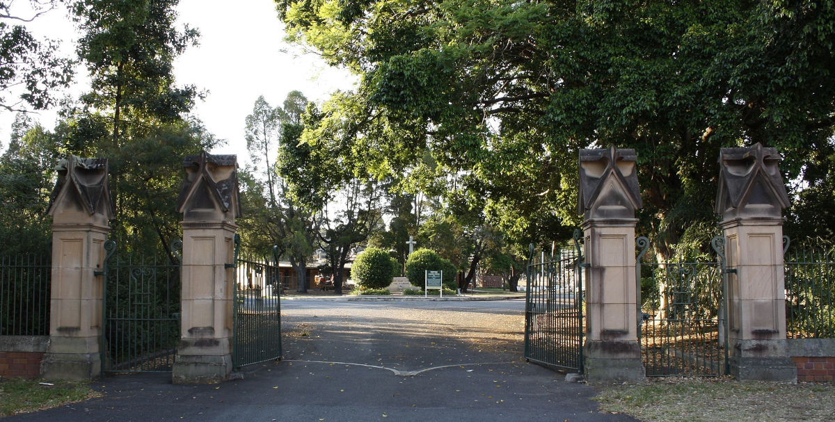 Main entrance gates at Toowong Cemetery, 2009.